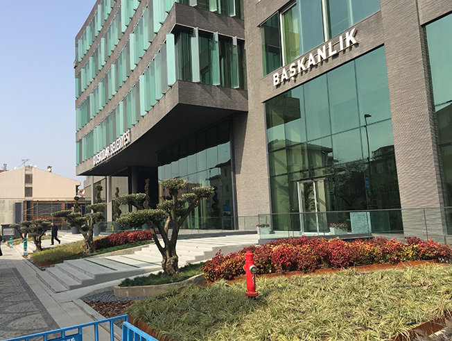 uskudar-belediye-baskanlik-binasi-prestij-cevre-duzenleme-insaati